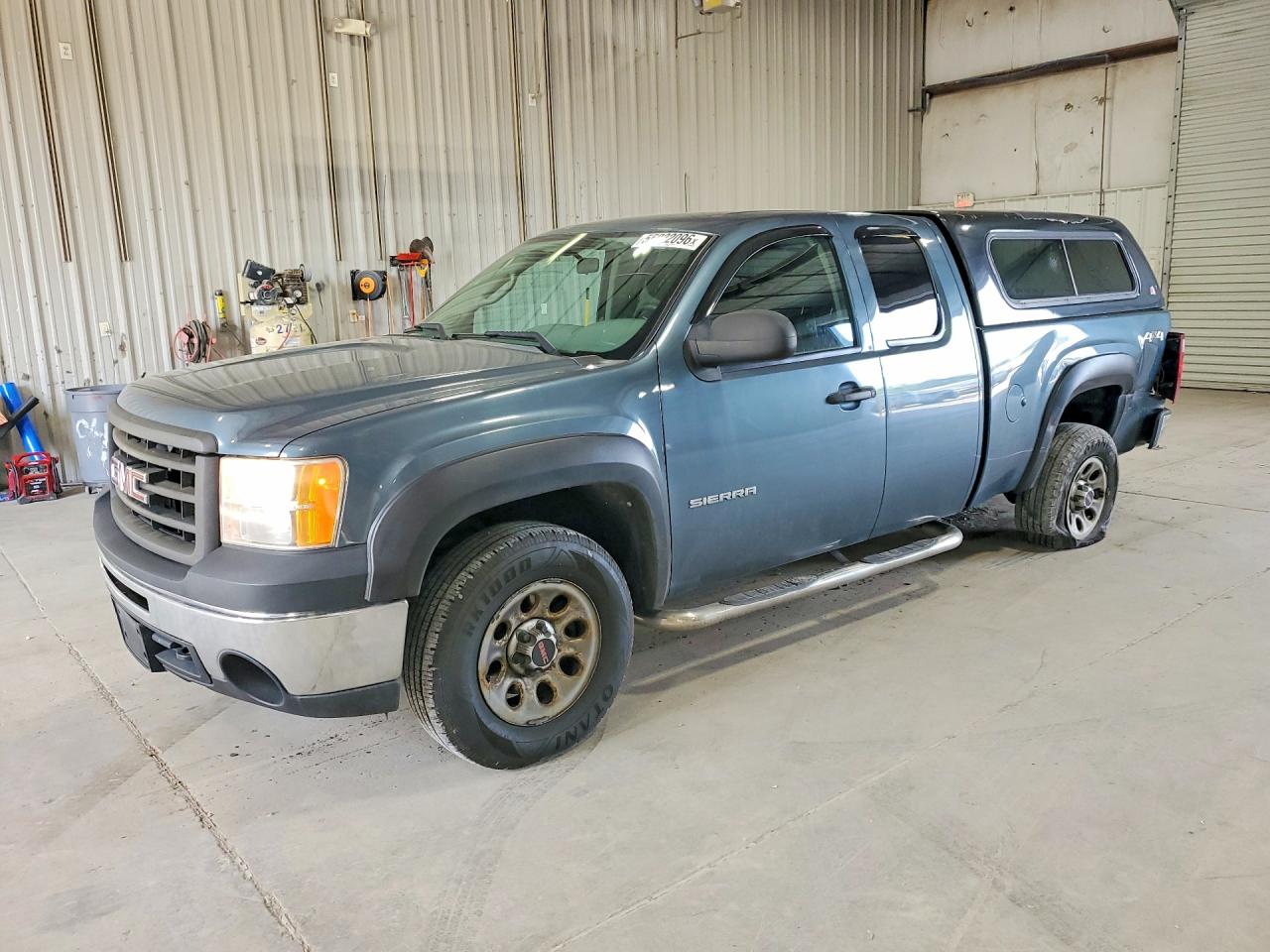 Salvage GMC Sierra Image