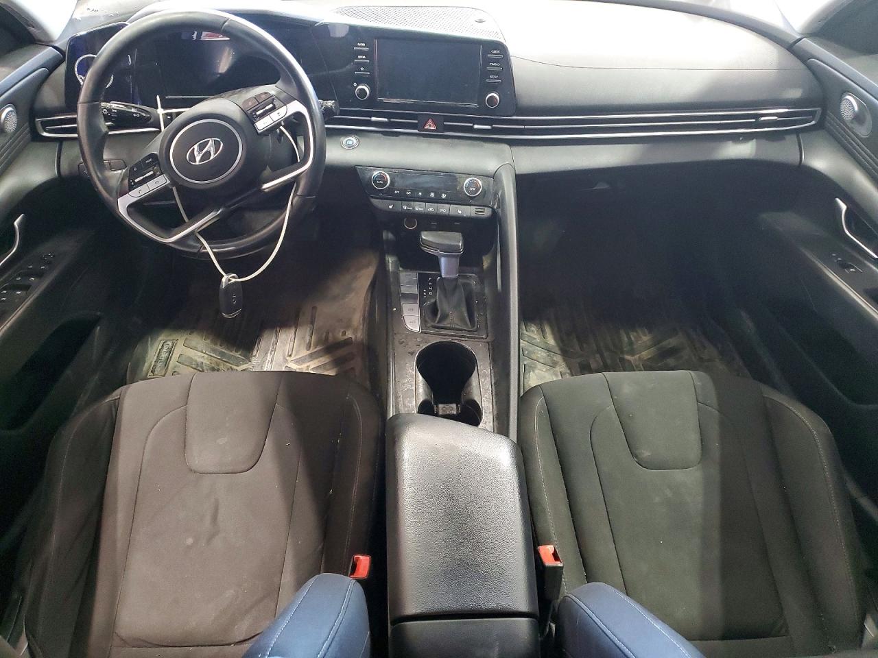 Hyundai ELANTRA Sel