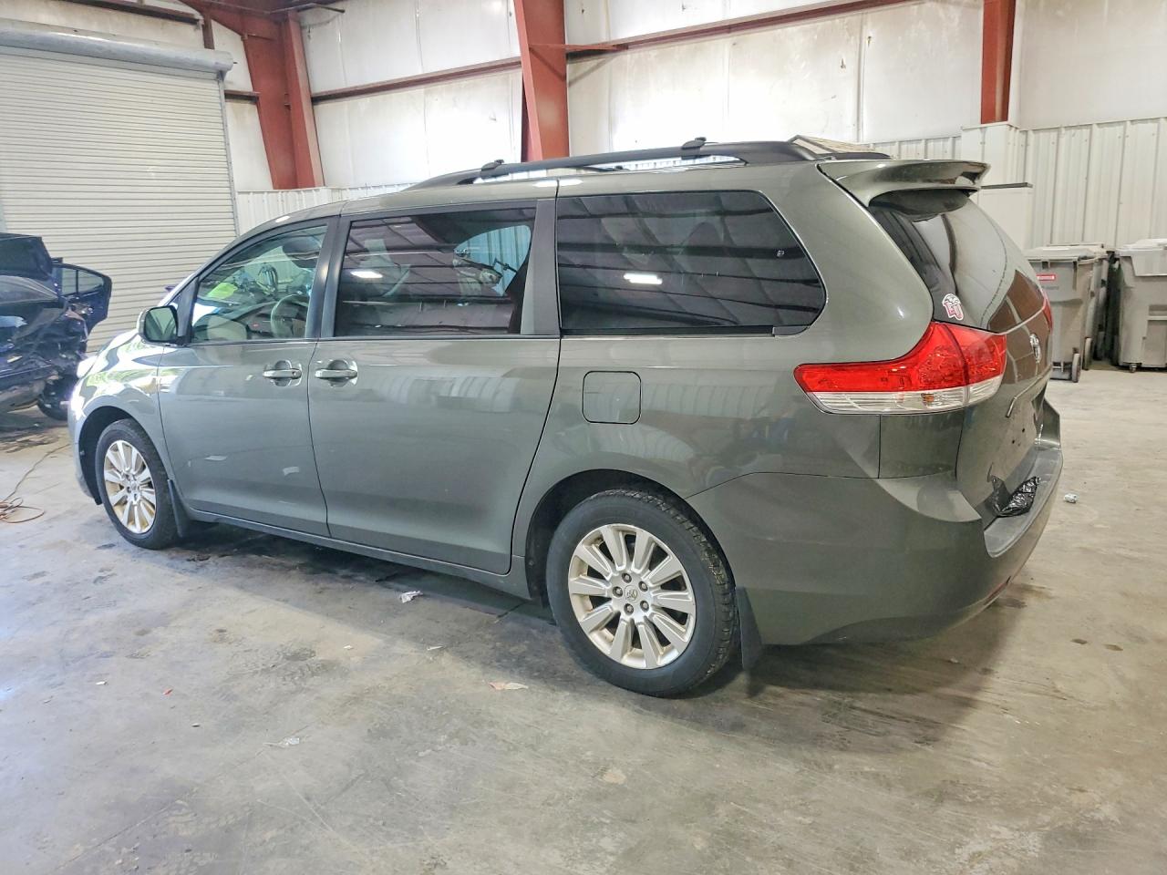 Toyota Sienna Le