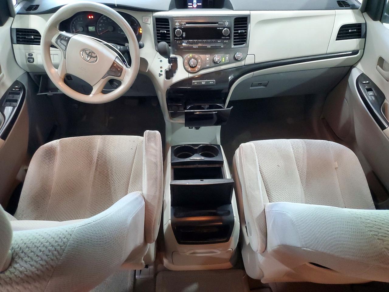 Toyota Sienna Le