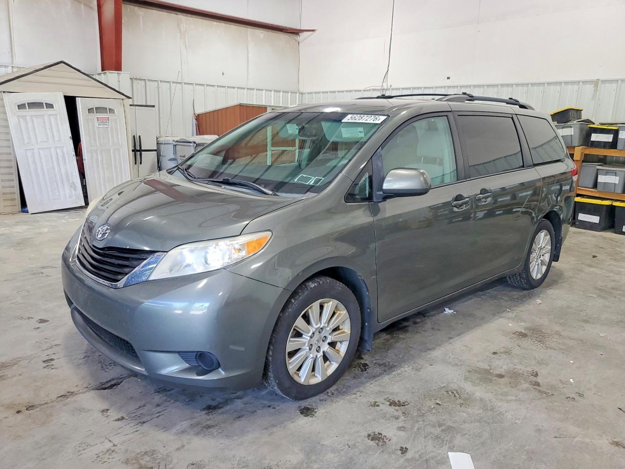 Salvage Toyota Sienna Image