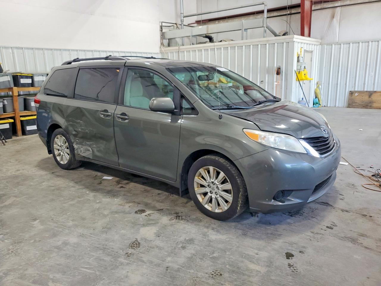 Toyota Sienna Le