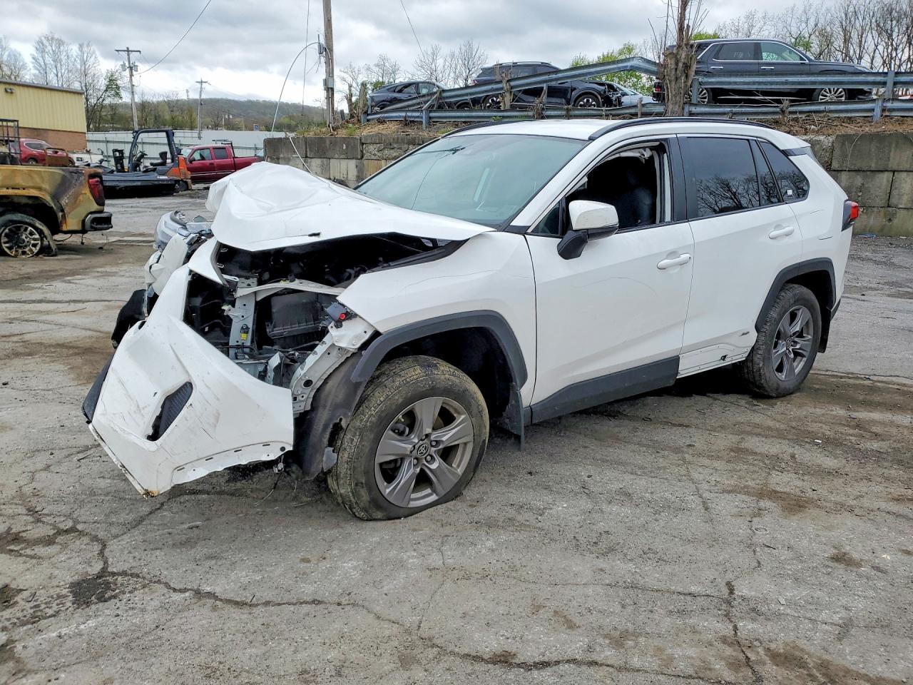 Salvage Toyota RAV4 Image