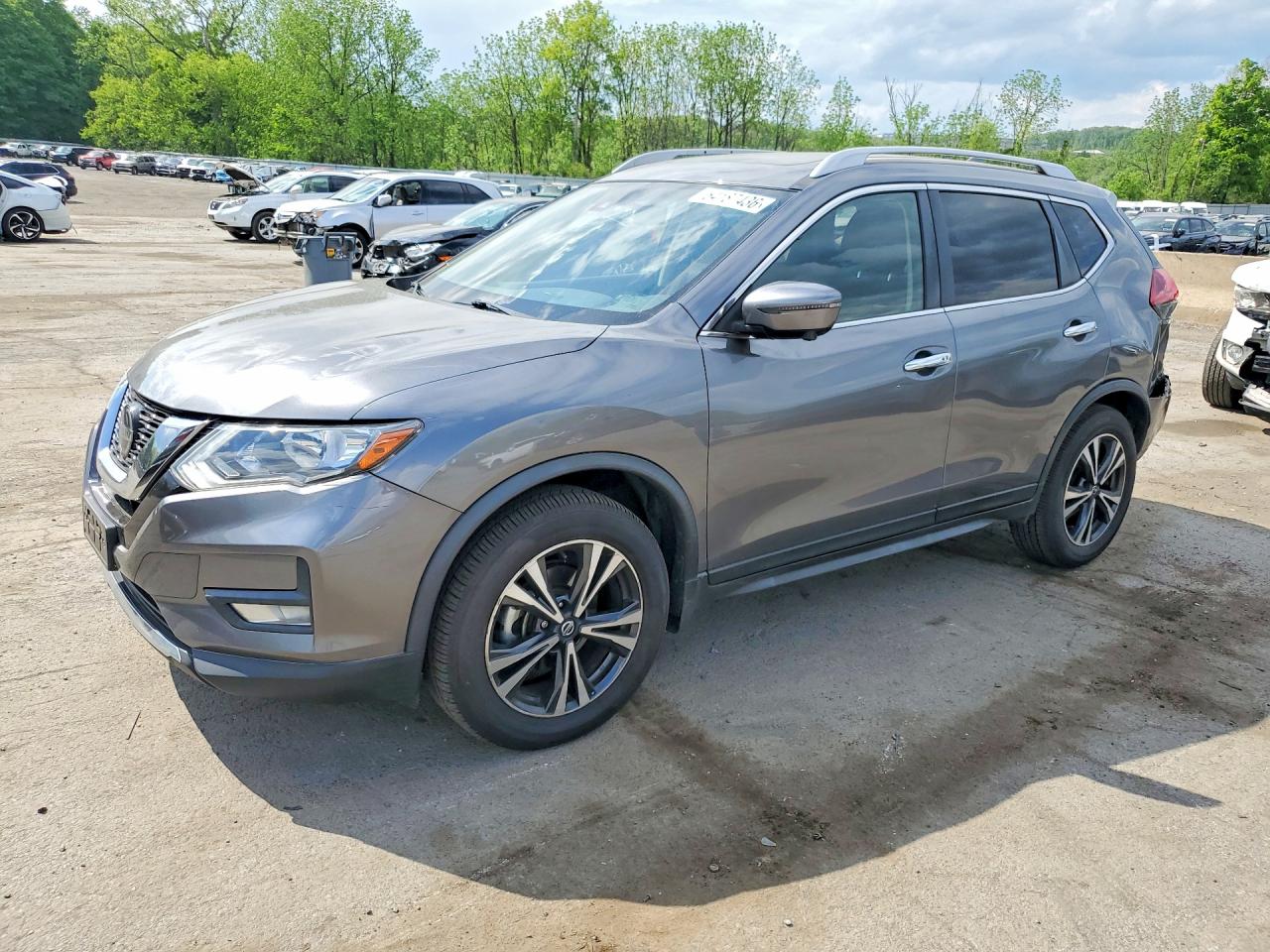 Salvage Nissan Rogue Image