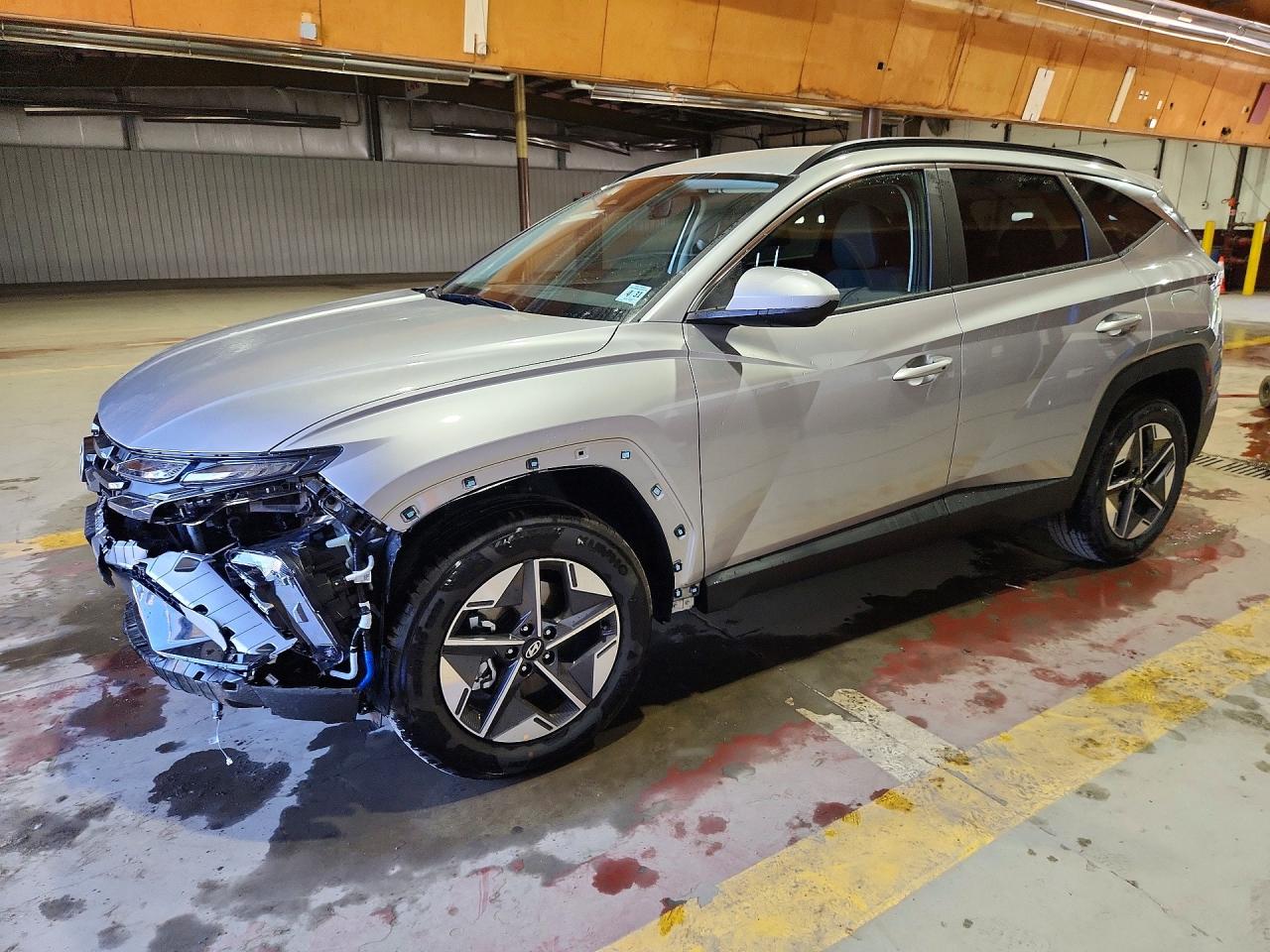 Salvage Hyundai TUCSON Image