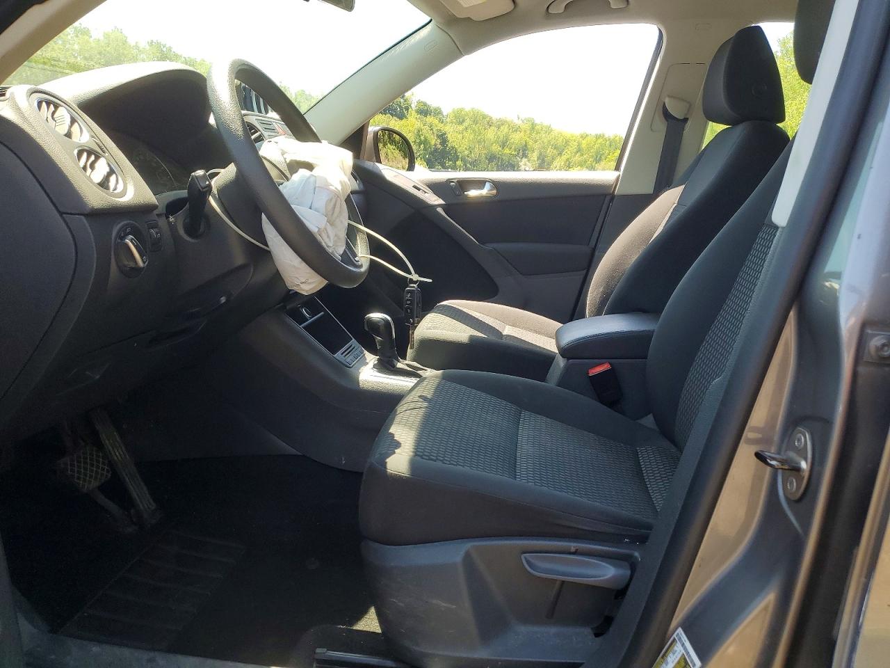 Volkswagen Tiguan S