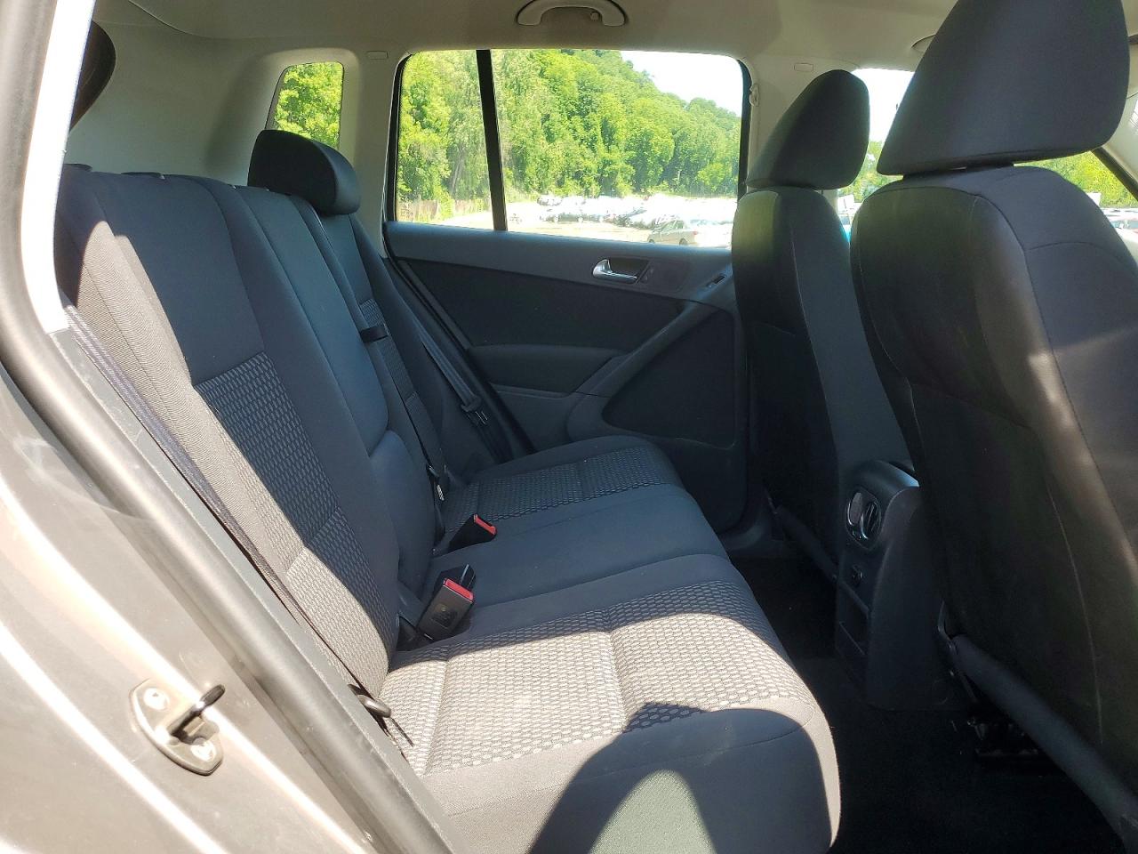 Volkswagen Tiguan S