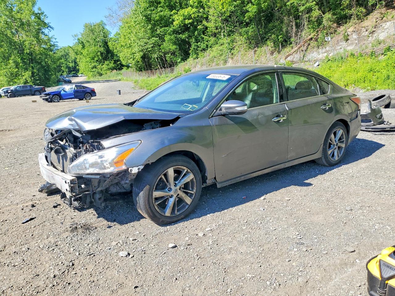 Salvage Nissan Altima Image