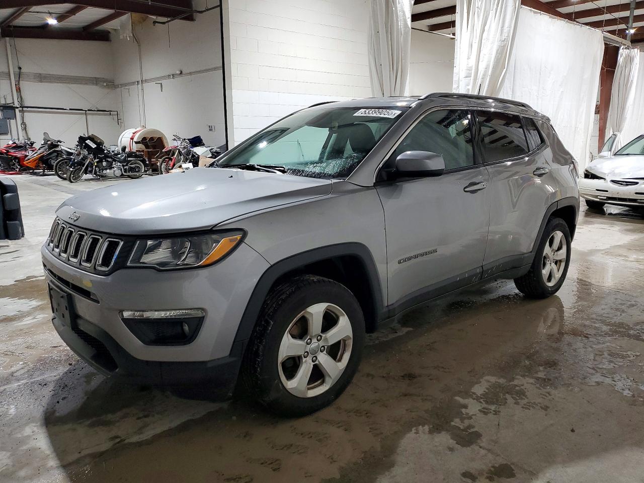 Salvage Jeep Compass Image