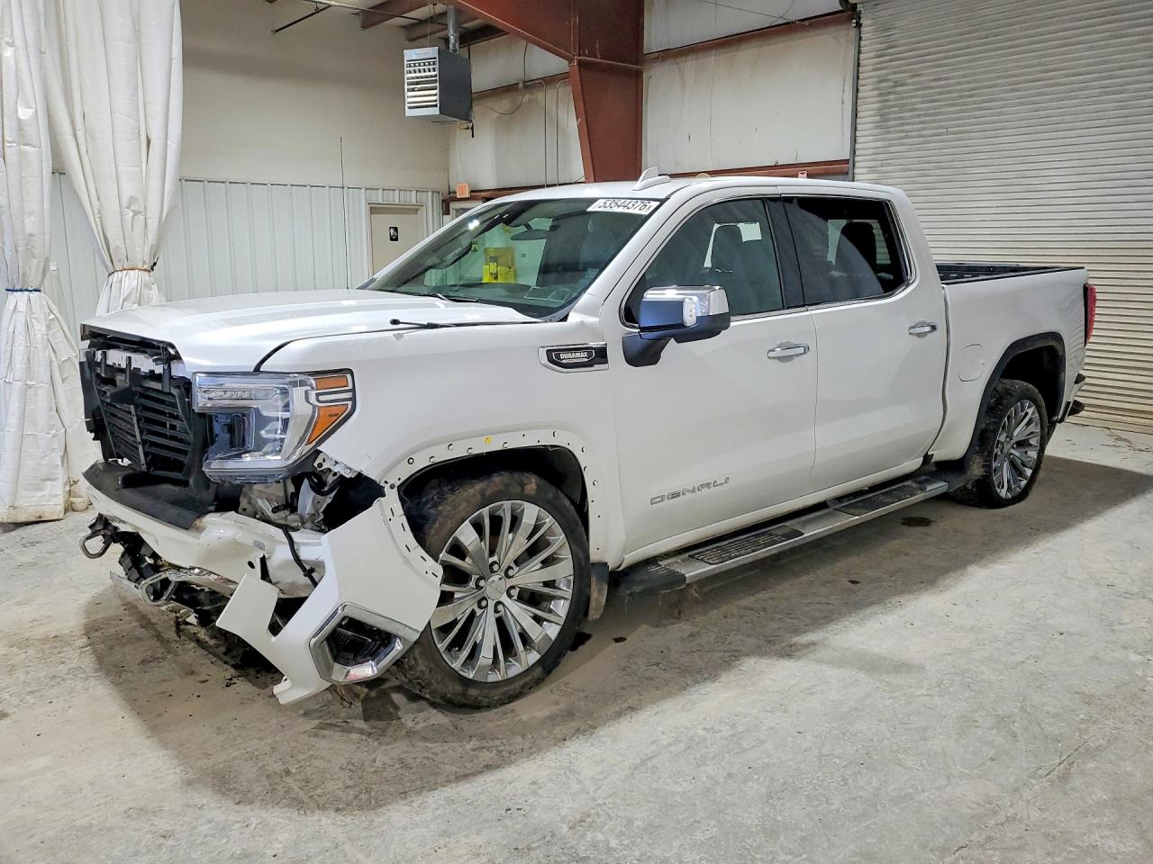 Salvage GMC Sierra Image
