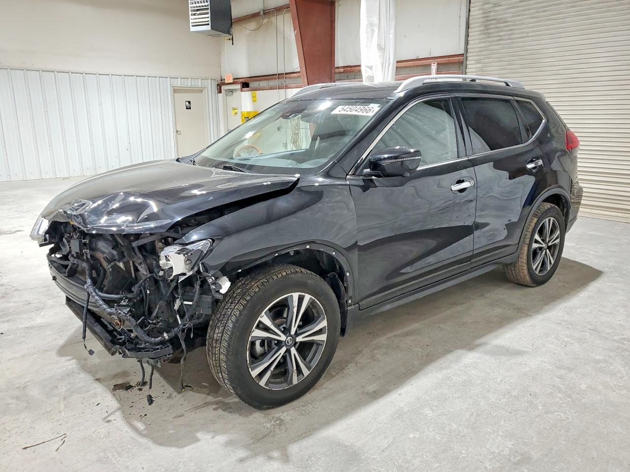 Salvage Nissan Rogue Image