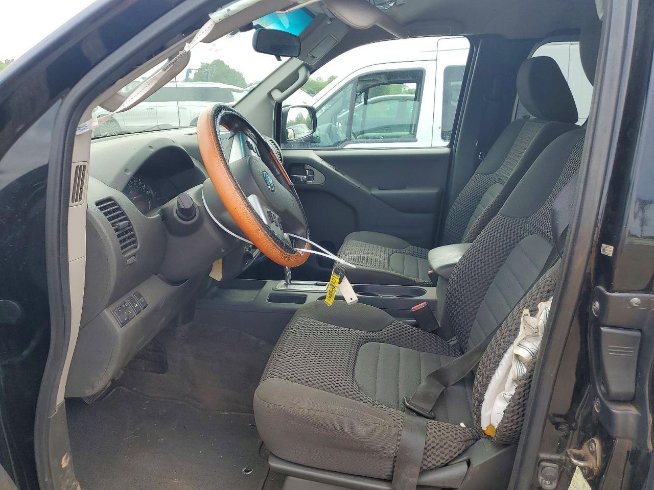 Nissan Frontier Sv V6