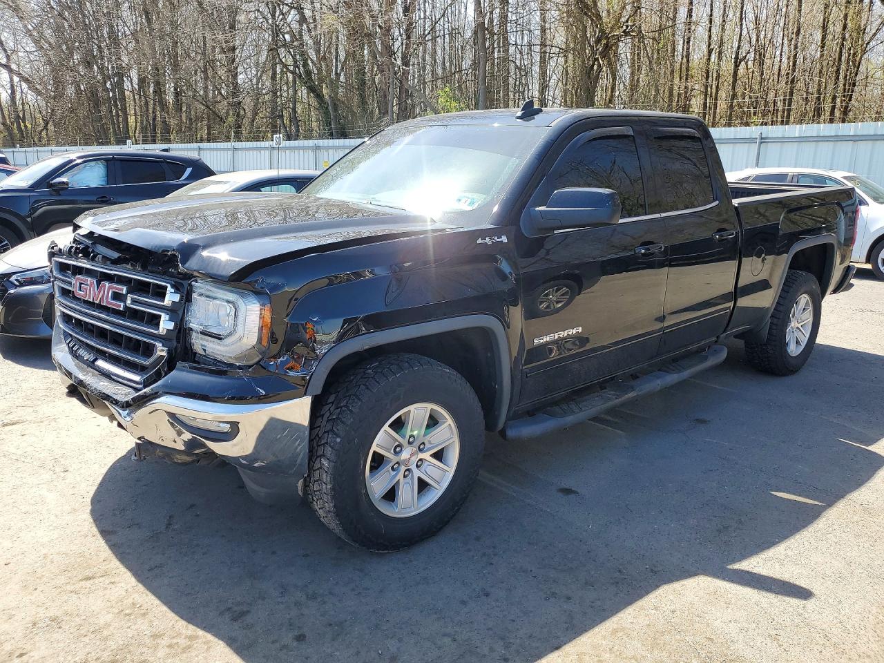 Salvage GMC Sierra Image