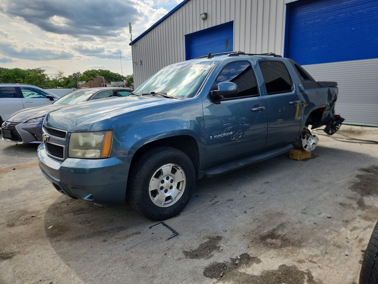 Salvage Chevrolet Avalanche Image
