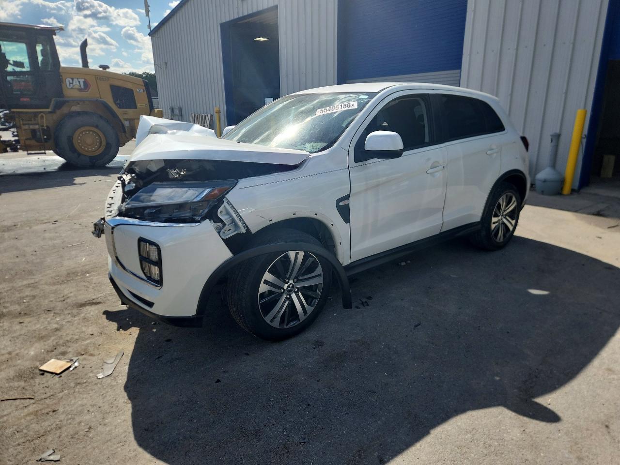 Salvage Mitsubishi Outlander Image