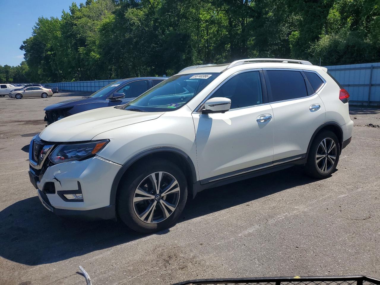 Salvage Nissan Rogue Image