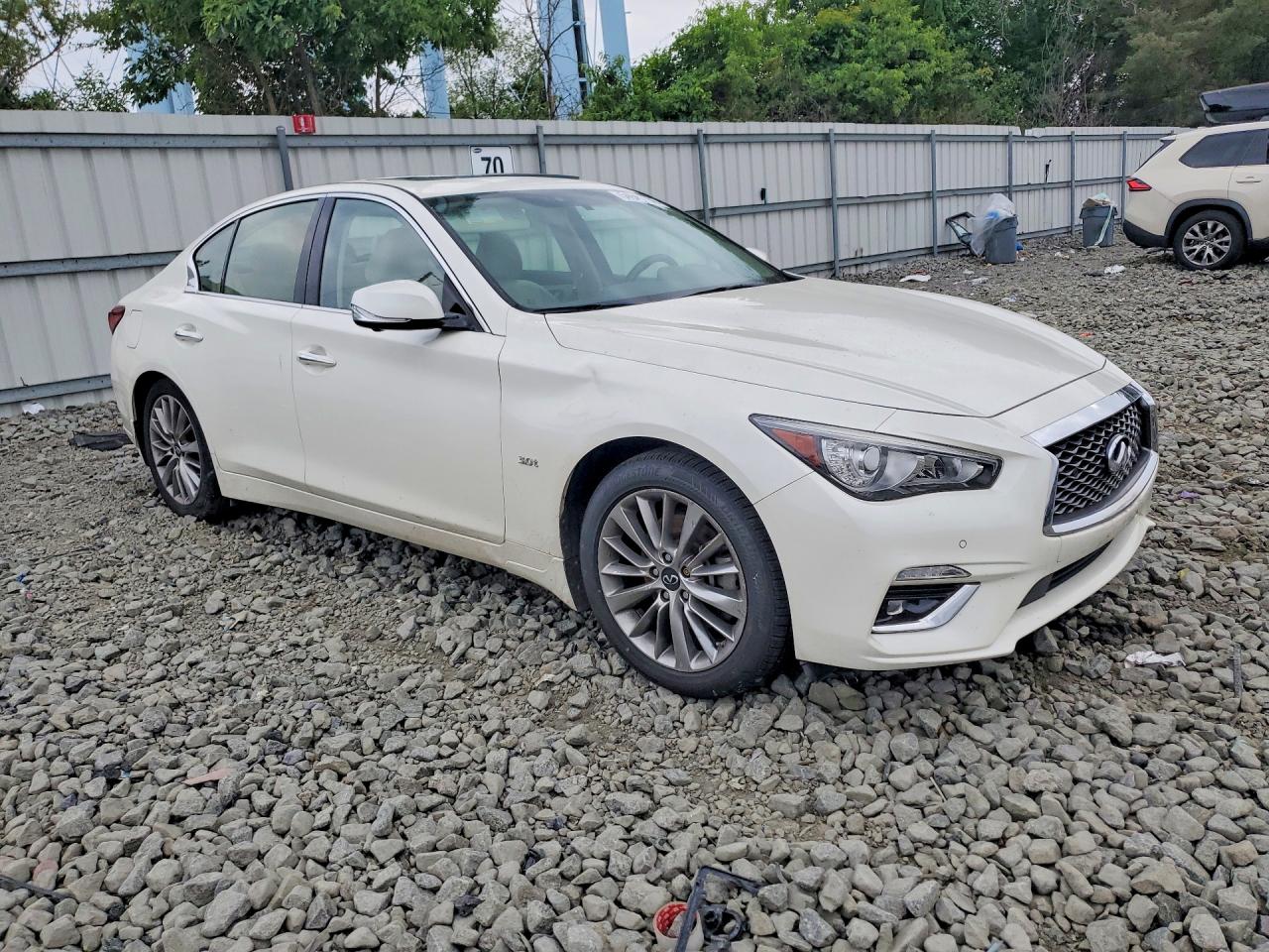 INFINITI Q50 3.0t Luxe