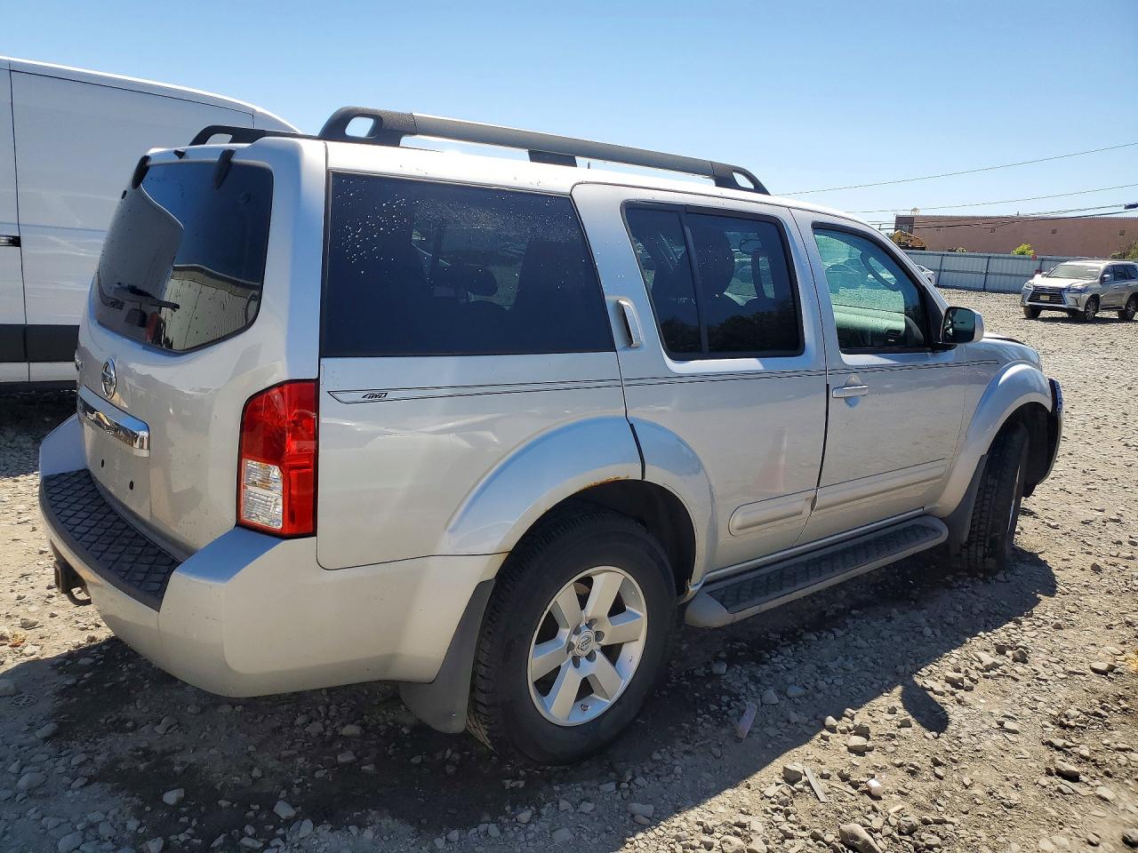 Nissan Pathfinder S