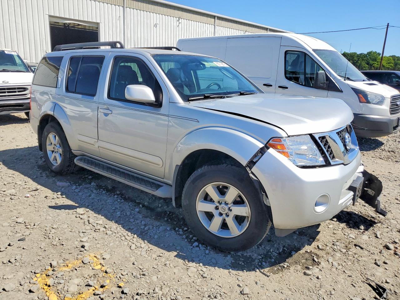 Nissan Pathfinder S