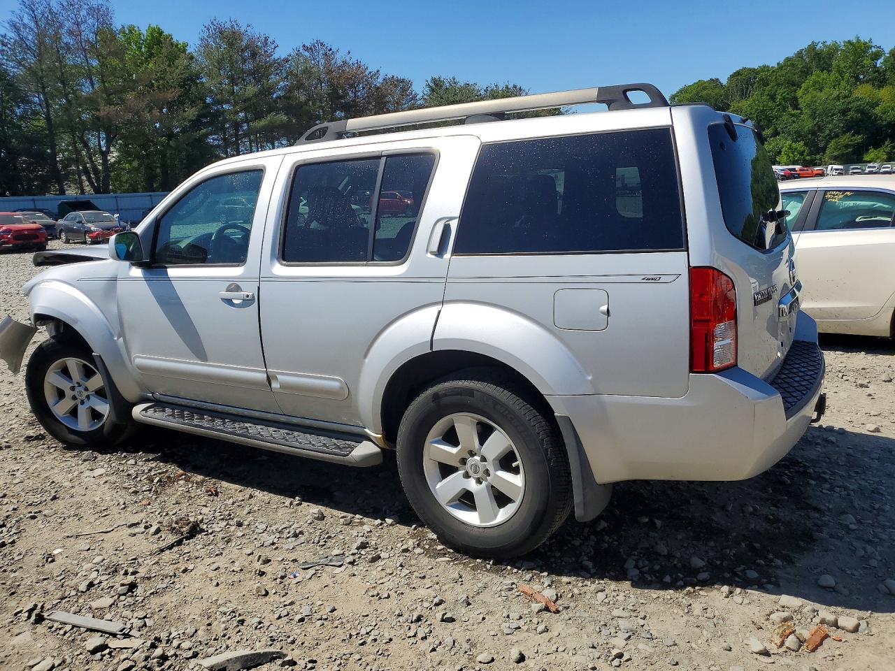 Nissan Pathfinder S