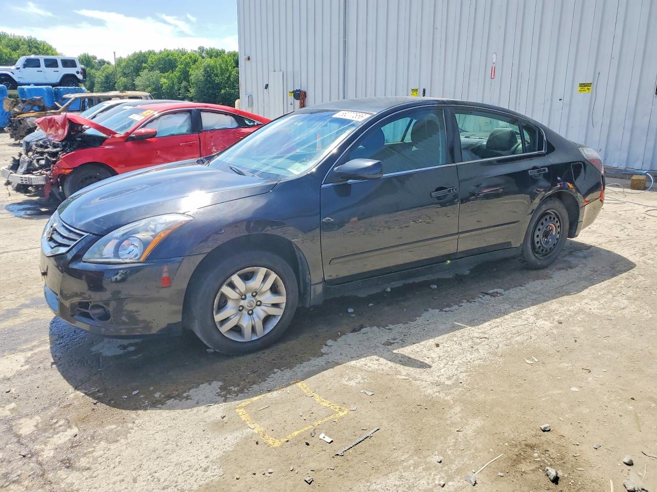 Salvage Nissan Altima Image