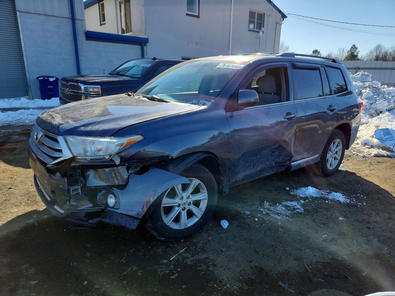 Salvage Toyota Highlander Image