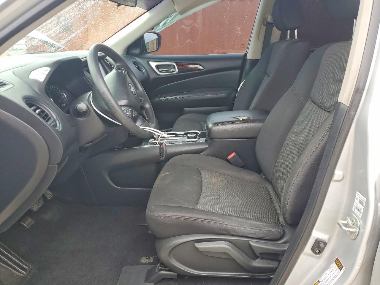 Nissan Pathfinder S