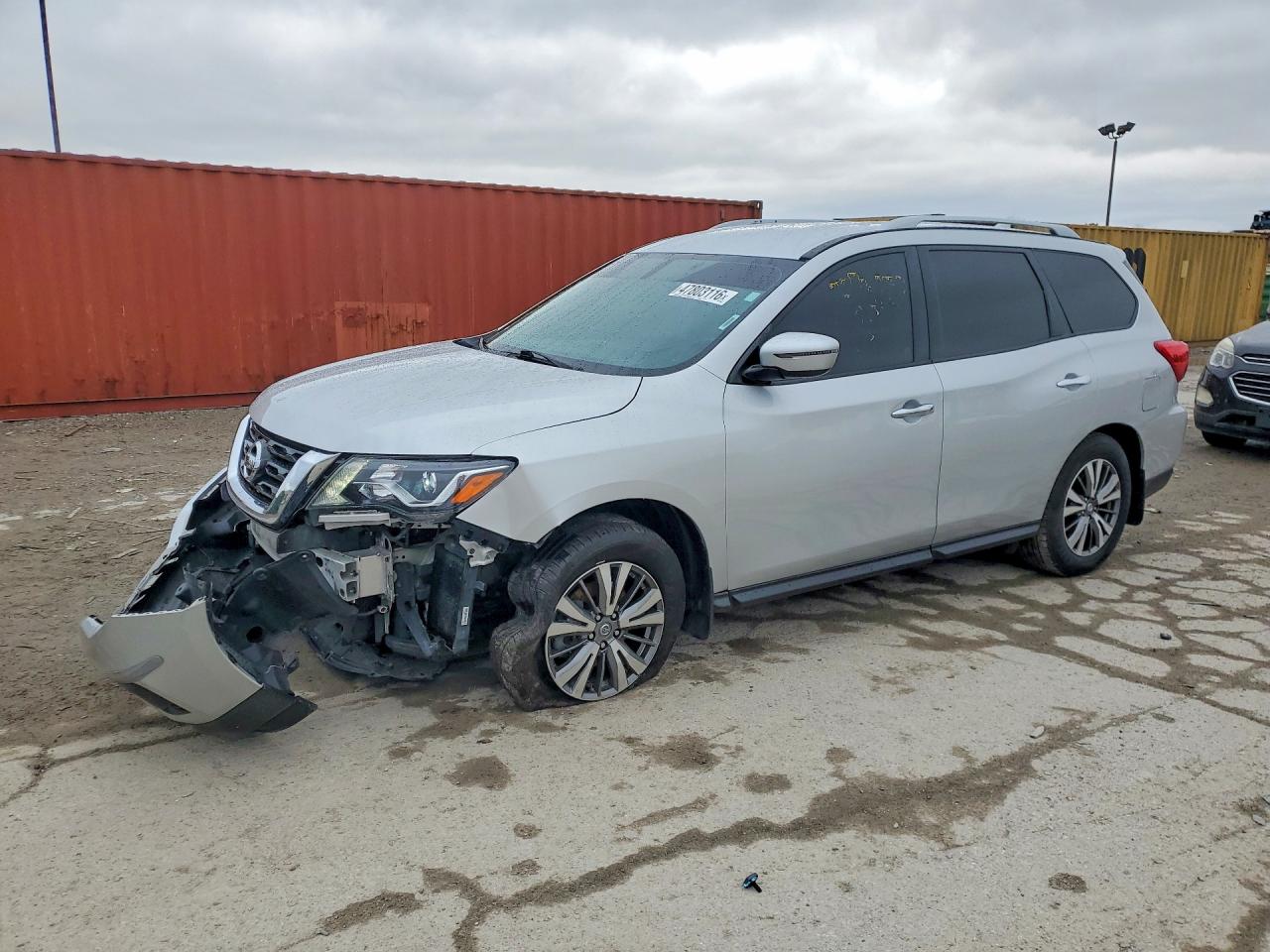 Salvage Nissan Pathfinder Image