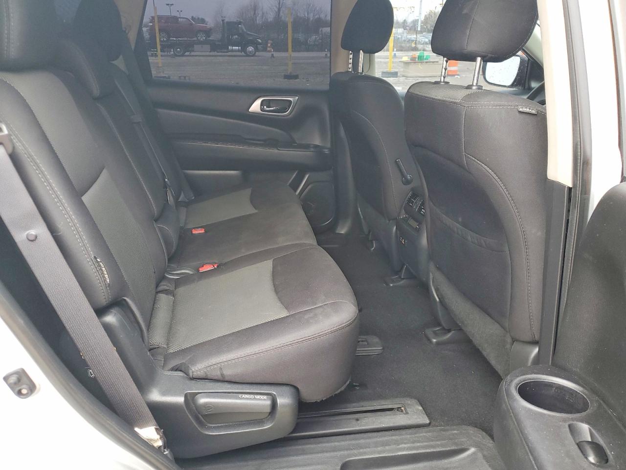 Nissan Pathfinder S