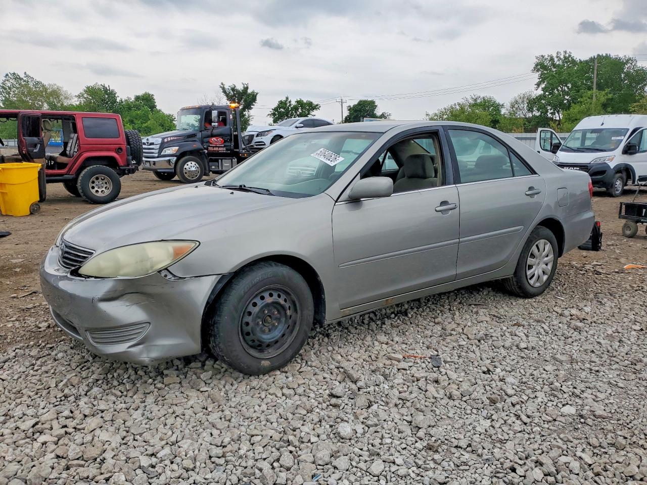 Salvage Toyota Camry Image