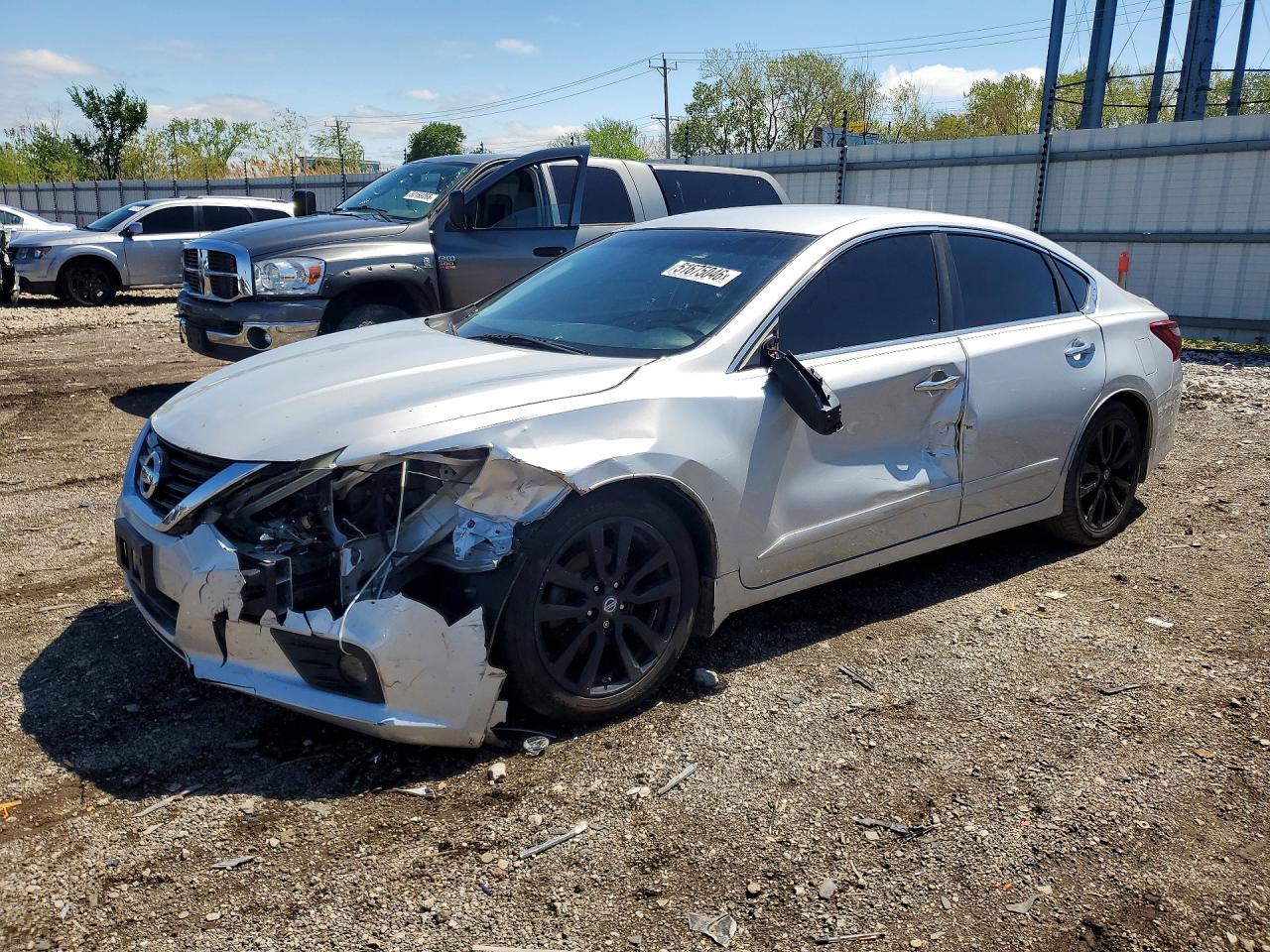 Salvage Nissan Altima Image