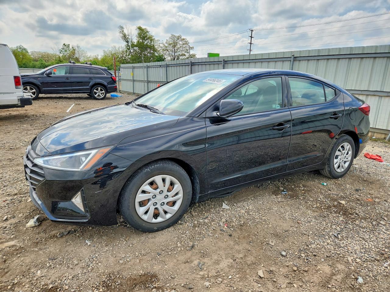 Salvage Hyundai ELANTRA Image