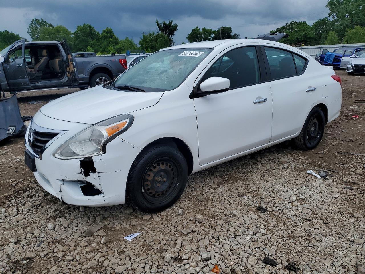 Salvage Nissan Versa Image