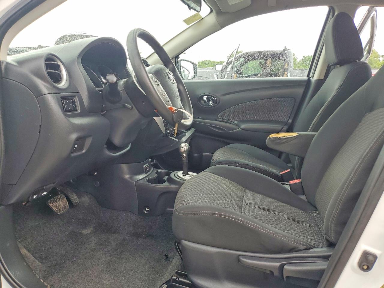 Nissan Versa Sv