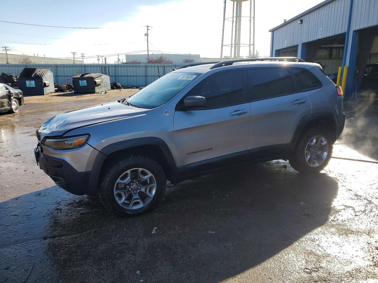 Salvage Jeep Cherokee Image