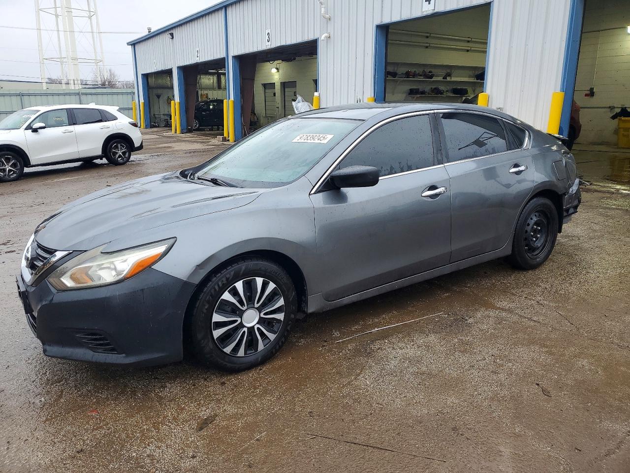 Salvage Nissan Altima Image