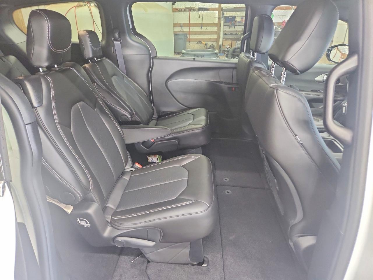 Chrysler Pacifica Select