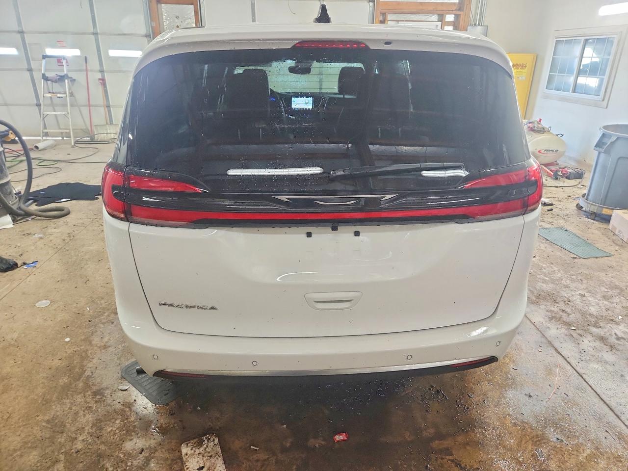 Chrysler Pacifica Select