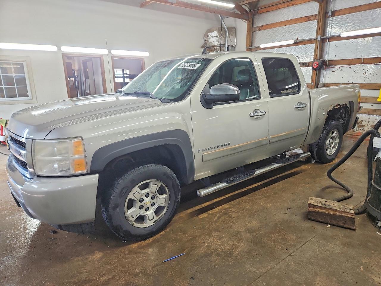 Salvage Chevrolet Silverado Image