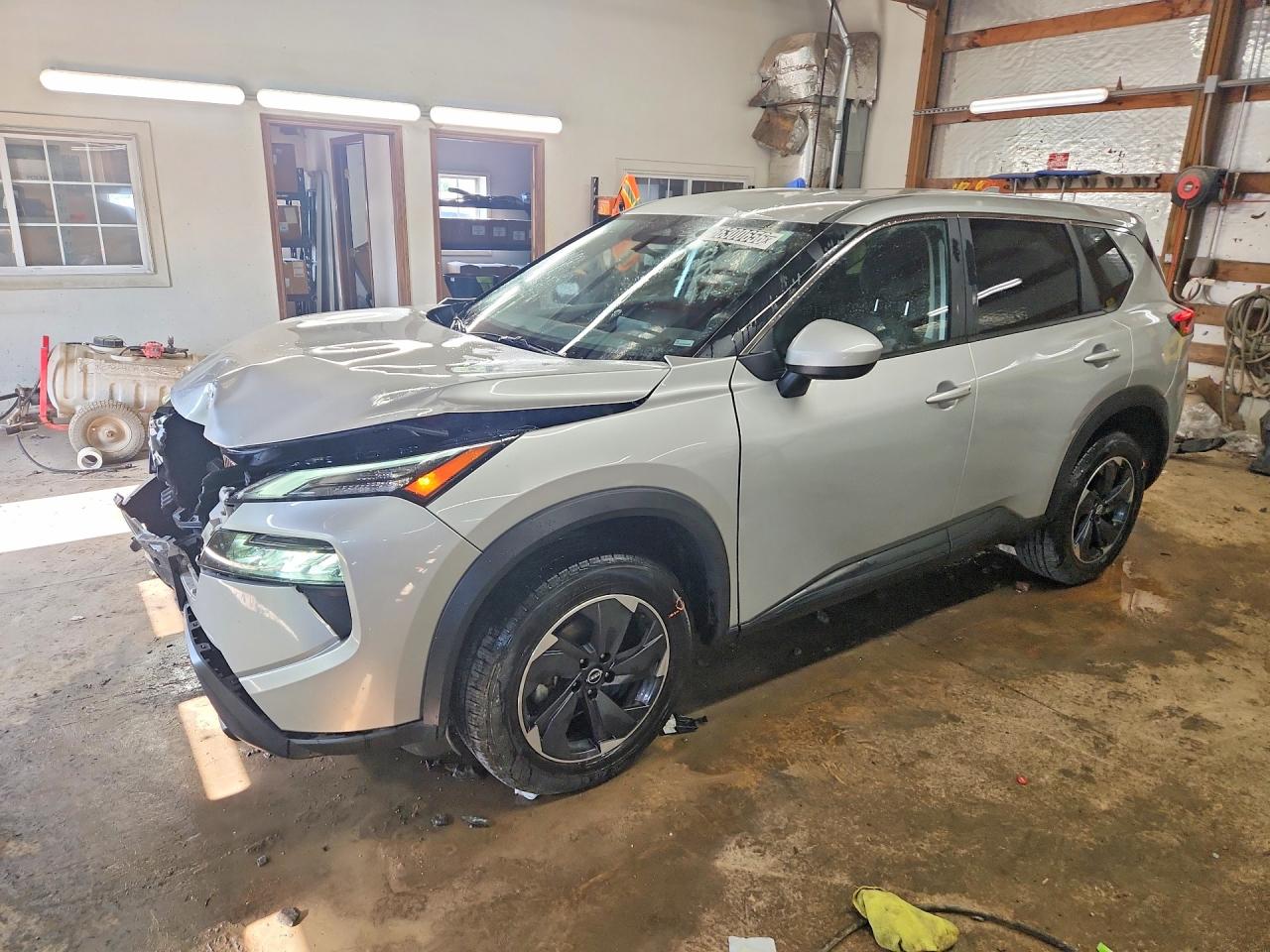 Salvage Nissan Rogue Image