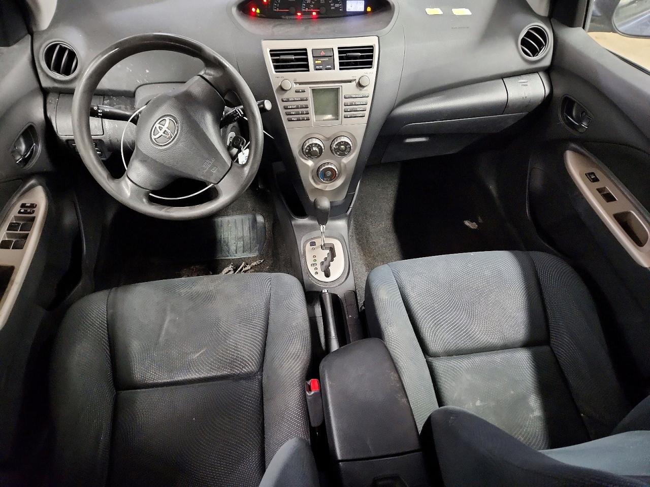 Toyota Yaris Base