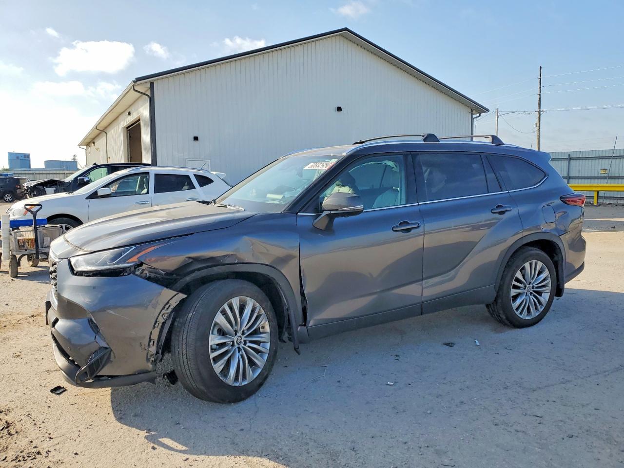 Salvage Toyota Highlander Image