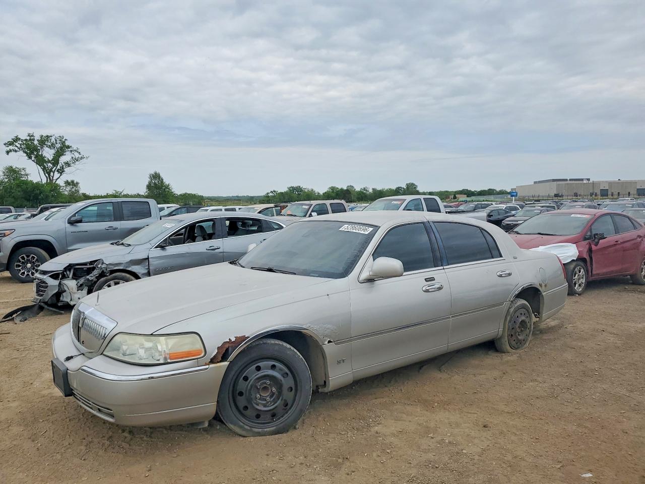 Salvage Lincoln Towncar Image