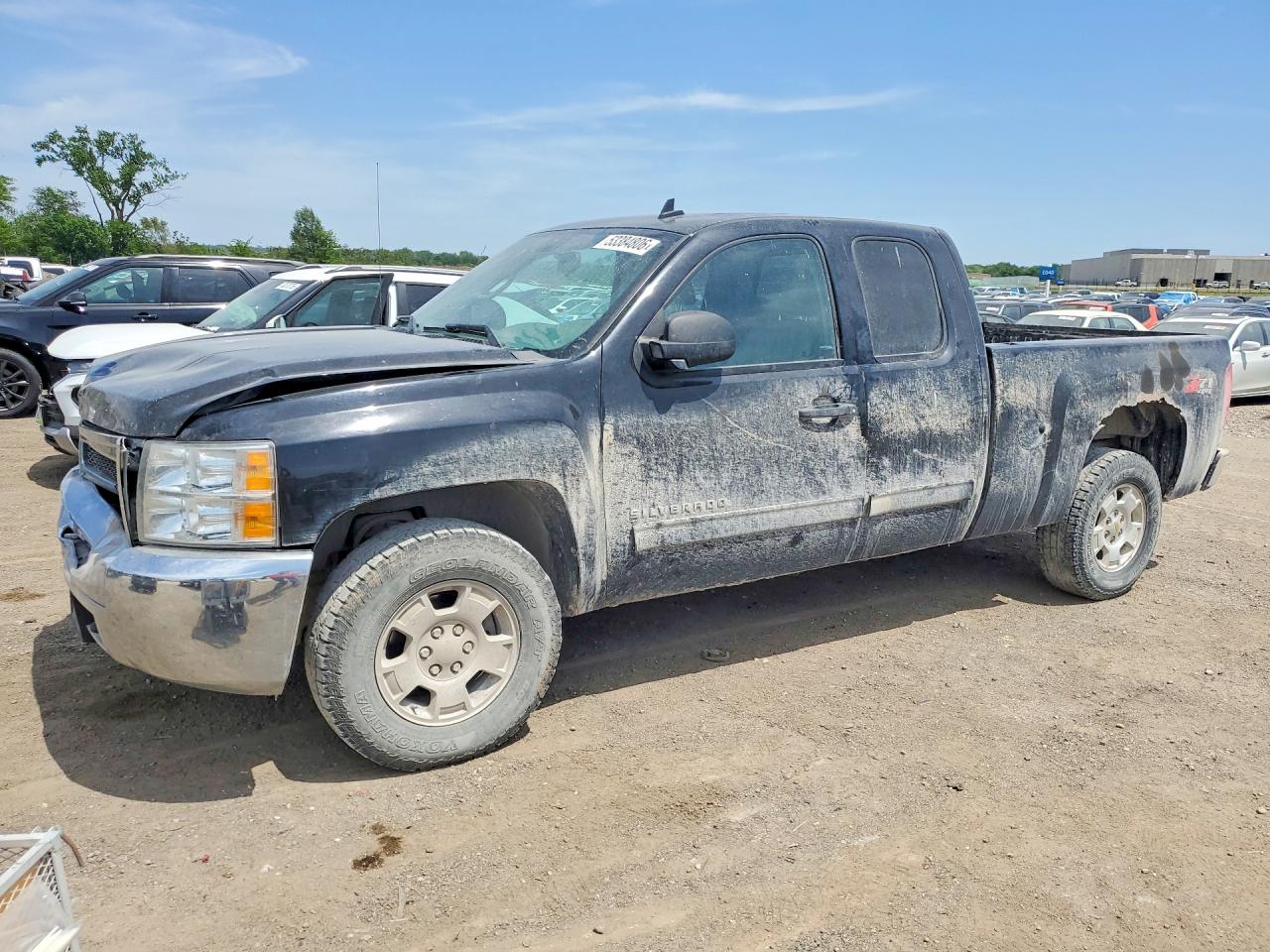 Salvage Chevrolet Silverado Image