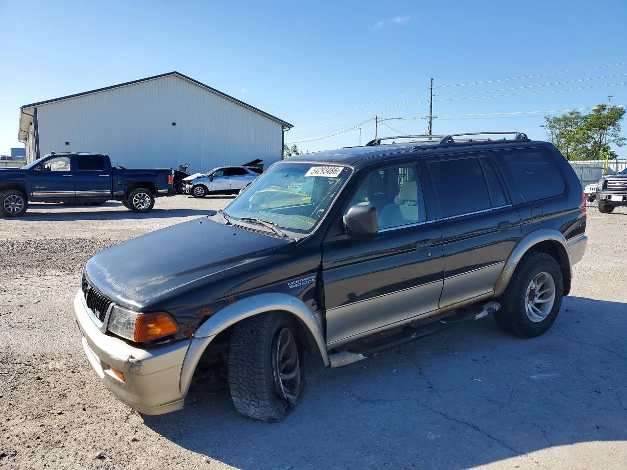 Salvage Mitsubishi Montero Image