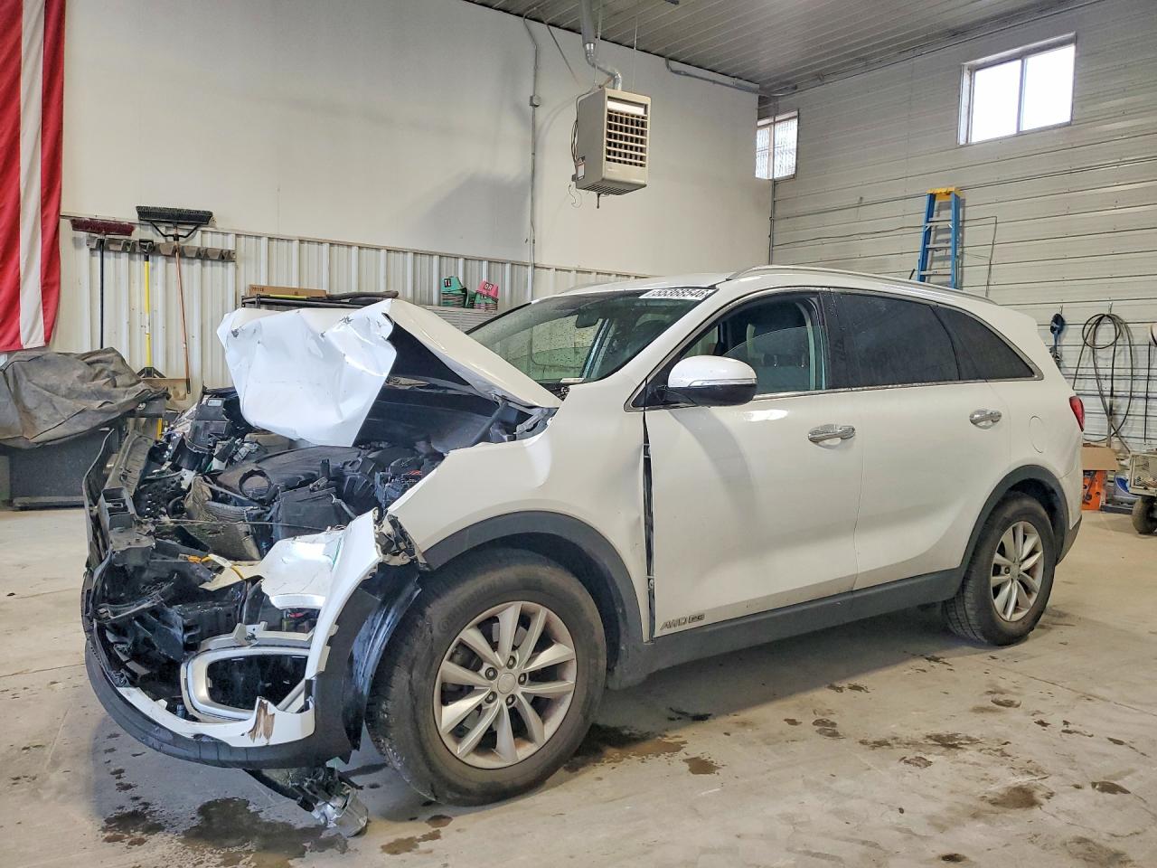 Salvage Kia Sorento Image