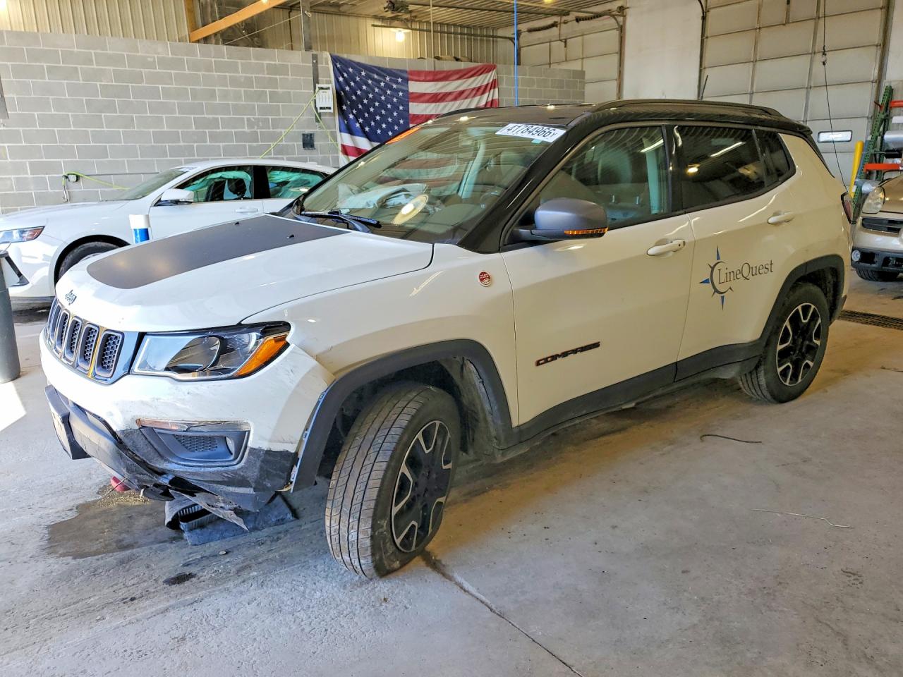 Salvage Jeep Compass Image