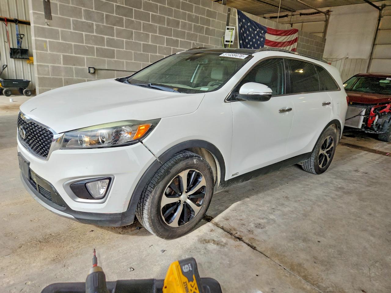 Salvage Kia Sorento Image
