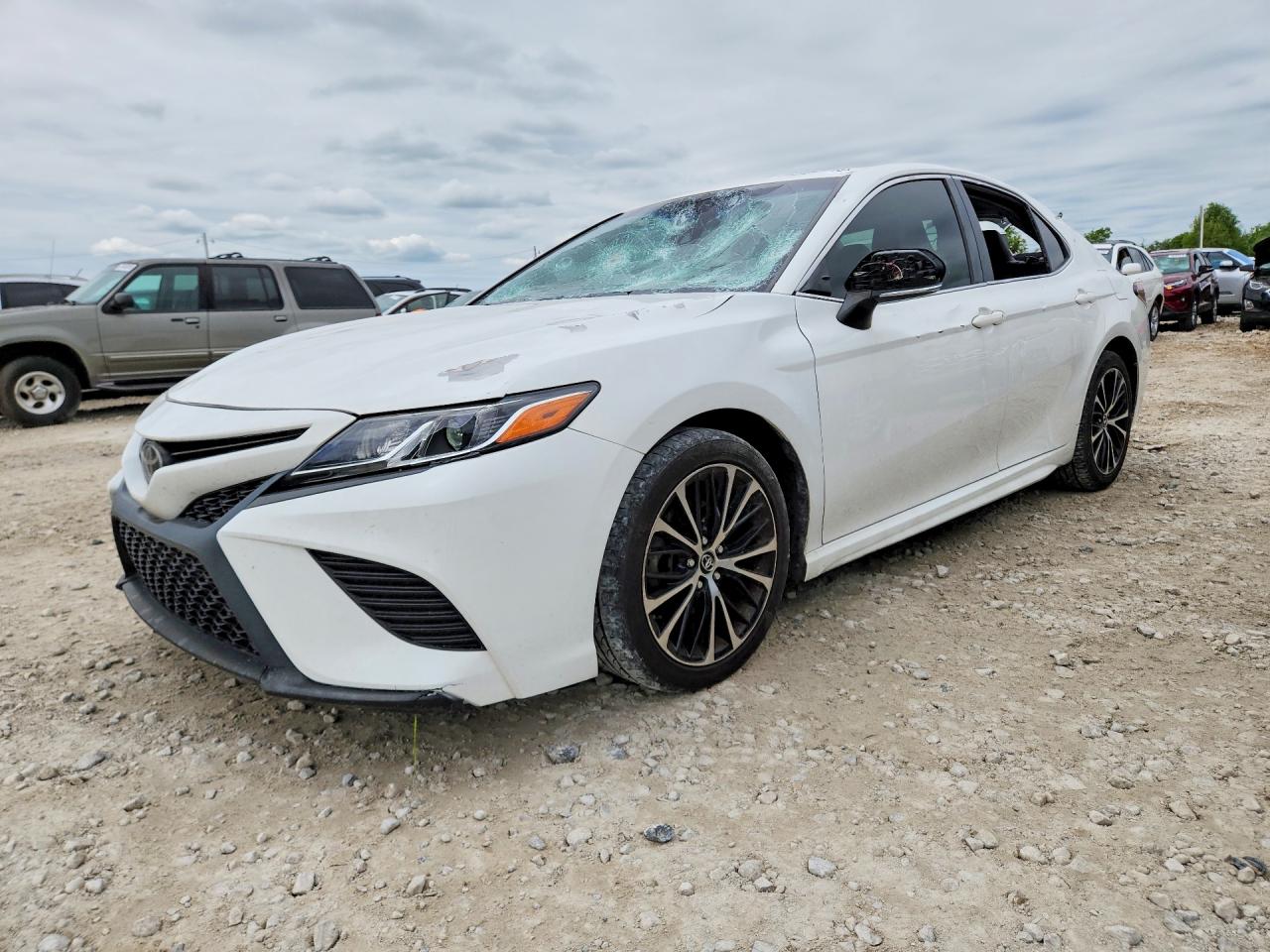 Salvage Toyota Camry Image