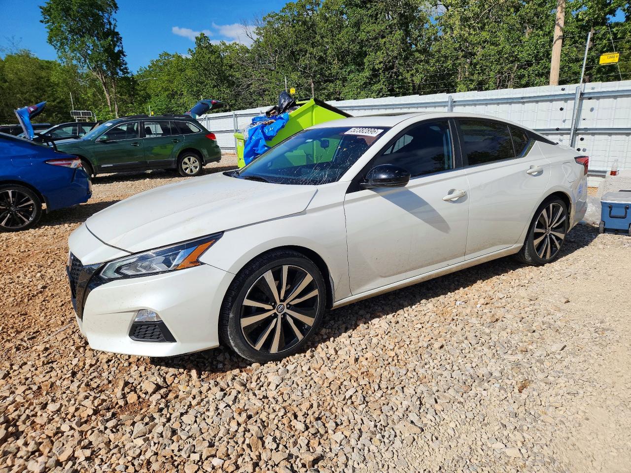 Salvage Nissan Altima Image